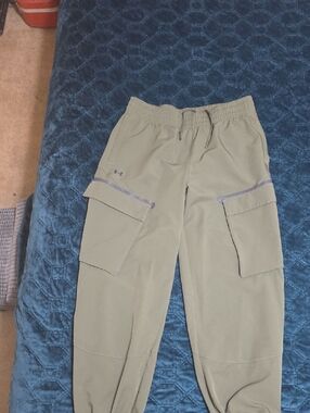 Under Armour Women's Olive Green Cargo Pants